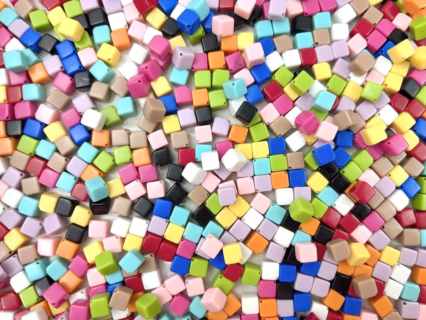 A.00001 902 新作ビーズ:四角いロンデル 斜め穴