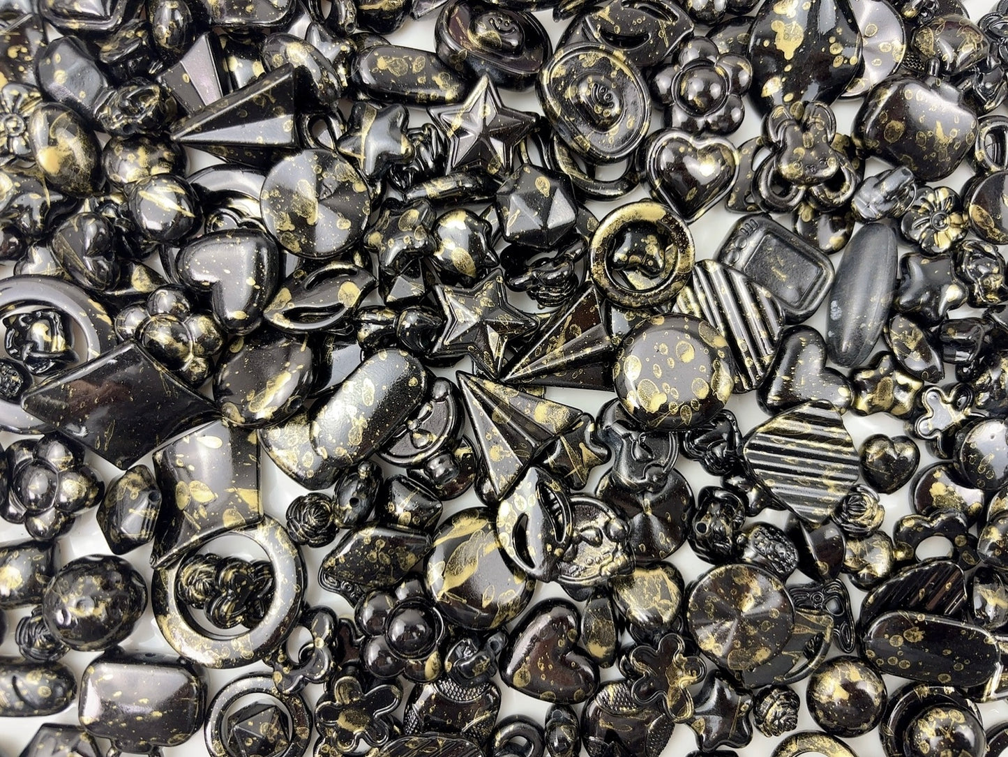 A.00001 878 新作アクリルビーズ:黒