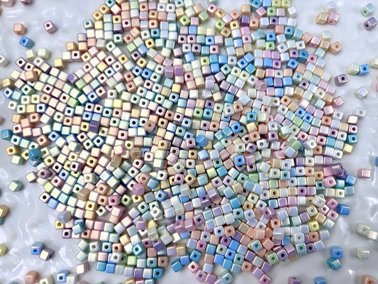 A.00001 869 新作ビーズ：ミニキューブ