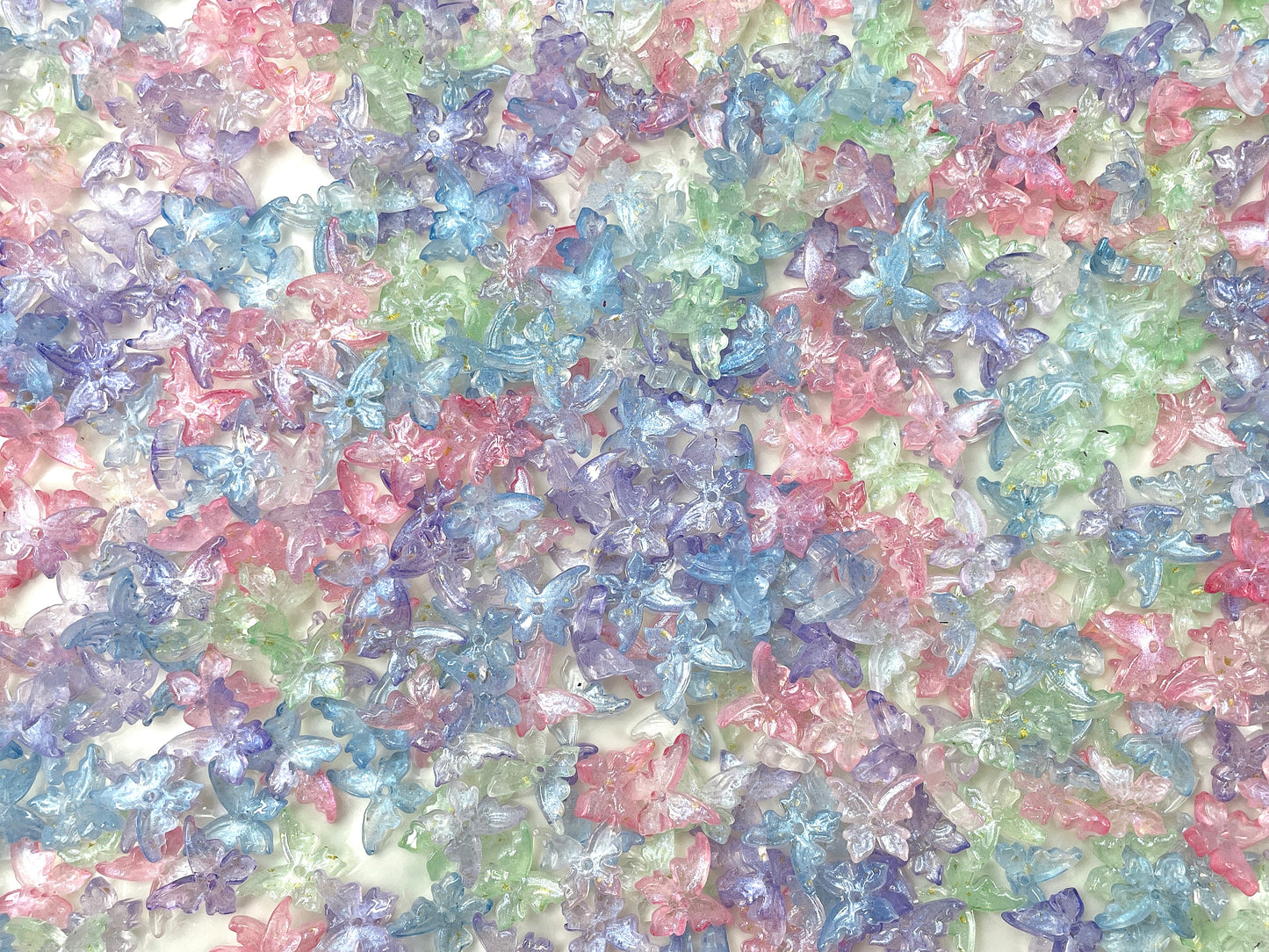 A.00001 864 新作ビーズ：ガラス🦋蝶々　真ん中穴お得🉐