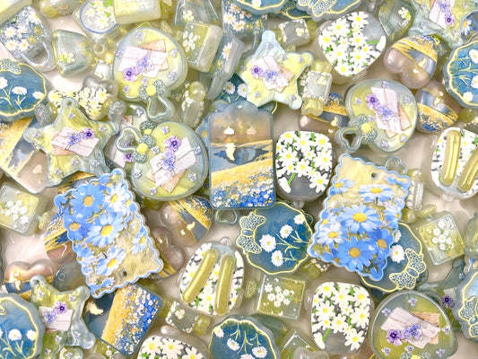 A.00001 833 新作ビーズ：小さなデイジー🌼　【夜光浮彫】